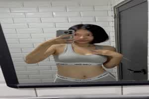 这样的学姐自拍想看几遍♡着内衣的美乳诱惑  背景图片