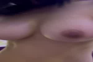 这胸这么大的吗？  背景图片