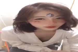 放大看美女主播嫩逼自慰  背景图片