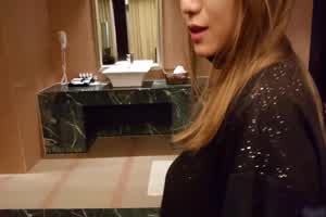 淫荡D奶柜姊约炮床上后入狂抖奶  背景图片