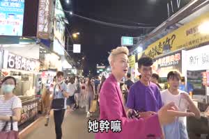 小哥哥艾理 实测女生试过用脚服务？感觉居然是这样？ ！  背景图片