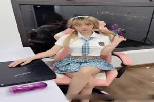 linh 福利甄选小姐姐反差清纯校园仙女范脱了就变了样  背景图片