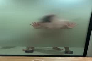 摁在玻璃使劲操  背景图片