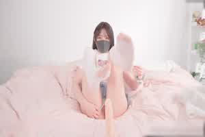 玩偶姐姐 无毛粉嫩小鲍鲍你射了嘛吗  背景图片