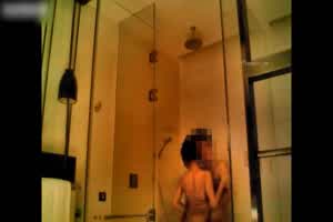 千人斩约炮新娘婚礼前一天穿婚纱出轨炮友  背景图片