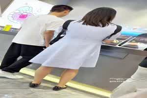 偷看裙底是我的一大乐趣  背景图片