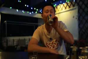 新年贺岁档国产AV，借酒上了女友闺蜜再干一次就去结婚  背景图片