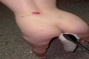 野外调教 看你多会玩  背景图片