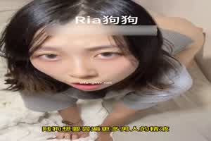 【我是爸爸的小母狗】“求你了主人~我把骚逼掰开 让主人大鸡巴操烂”“天生的骚逼 婊子 求爸爸用大鸡巴  背景图片