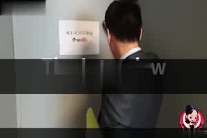 华裔小森哥冒充老板潜规则面试的欧洲大洋马  背景图片