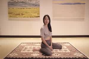 中国性爱教授教女孩子如何做爱（女上位）  背景图片