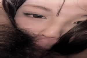 塑料口交就喜欢看镜头淫荡自己  背景图片