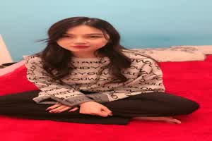 新疆的美女！气质超棒玩3P  背景图片