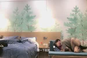 渣男经典语录就蹭！现场对白极限拉扯，妹子立刻反抗不给蹭，最后强行无套插入，射完以后妹子生气摔门出走。  背景图片