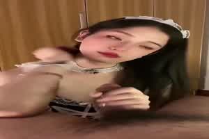 笑起来象是我班上的校花  背景图片