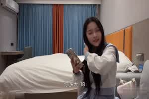 约操18岁小嫩妹，娇小可爱，还有sm的特殊爱好，床上床下极致反差，在床上淫语不断  背景图片