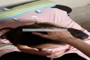 自购推特高中生杀手-使出浑身解数才把主人弄射，网聊认识的妹子，放不开不让拍脸，只能全程后入拍背影，好  背景图片