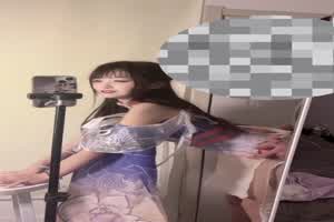 高价自购露脸萝莉-唯一一次做爱视频，与金主爸爸约炮拍摄，3k一次的快餐可以拍视频，高价自购的单片  背景图片