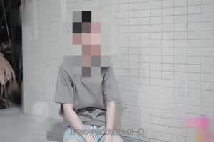 宅男终极梦想超能力【隐身术】光临女大学生宿舍，意外看到美女自慰，忍不住插入嫩穴无比湿滑！  背景图片