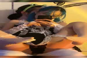 痴女女友兔女郎  背景图片