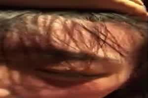 小侄女操到哭倒在厕所还在发抖  背景图片