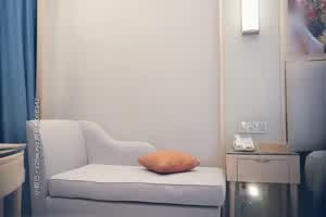 网约艺术生一字马展现柔软各种姿势都来操起来就是100分  背景图片