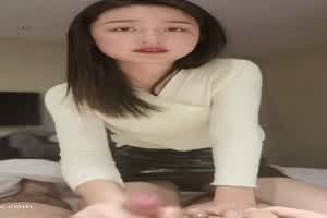 【精品泄密】烟台王亚楠与男友图影泄密，这小骚货谁懂  背景图片