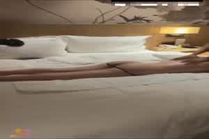 女子点男技师按摩，爱上极致的快感  背景图片