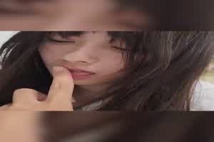 哄骗可爱女友拍性爱视频 都快哭了！  背景图片