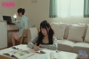 禁欲一个月 趁女友不在与她的好友出轨疯狂做爱 乐奈子  背景图片