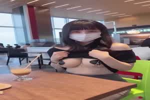 网红人妻一口一个湘湘子 - 小小的露出  背景图片