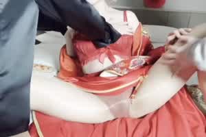 洞房花烛夜调戏抚摸新娘  背景图片