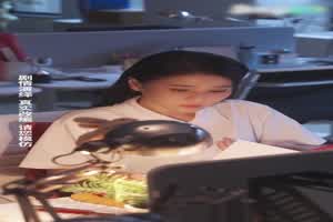 警察 张津瑜 看堕落天使 3  背景图片