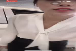 抖音快手走光系列-女销售走光  背景图片