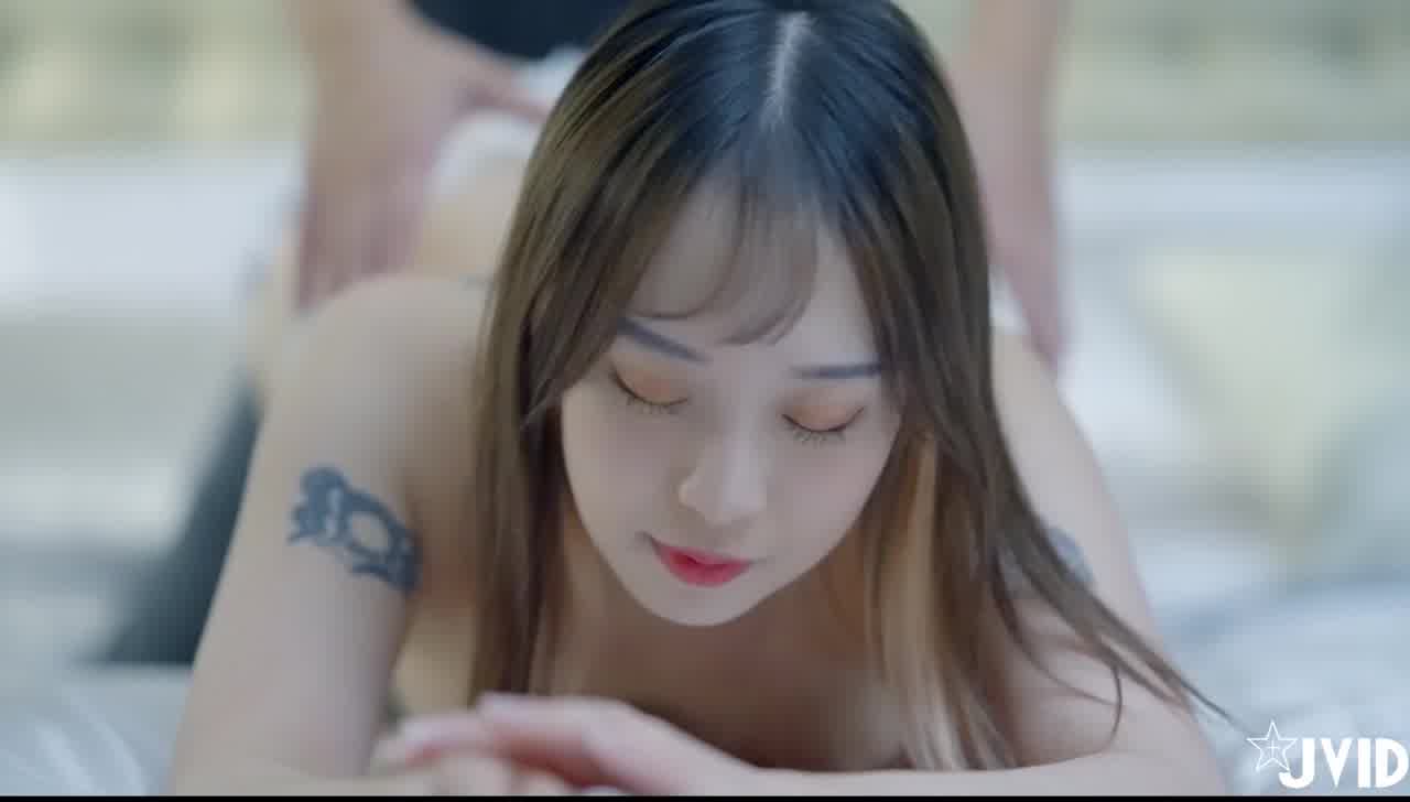  jvid韩风正妹桃桃 摆动少女的嫩臀 的剧照8