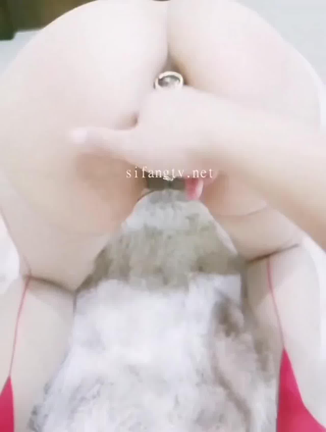  性奴骚淫妻《淫妻咖啡馆》三 的剧照8