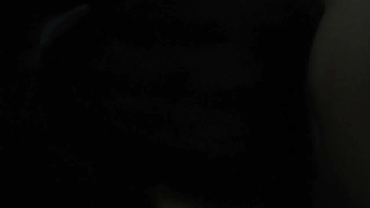  漂亮护士妹纸被情人迷晕群p轮操内射+出租房做爱私拍流出 的剧照3