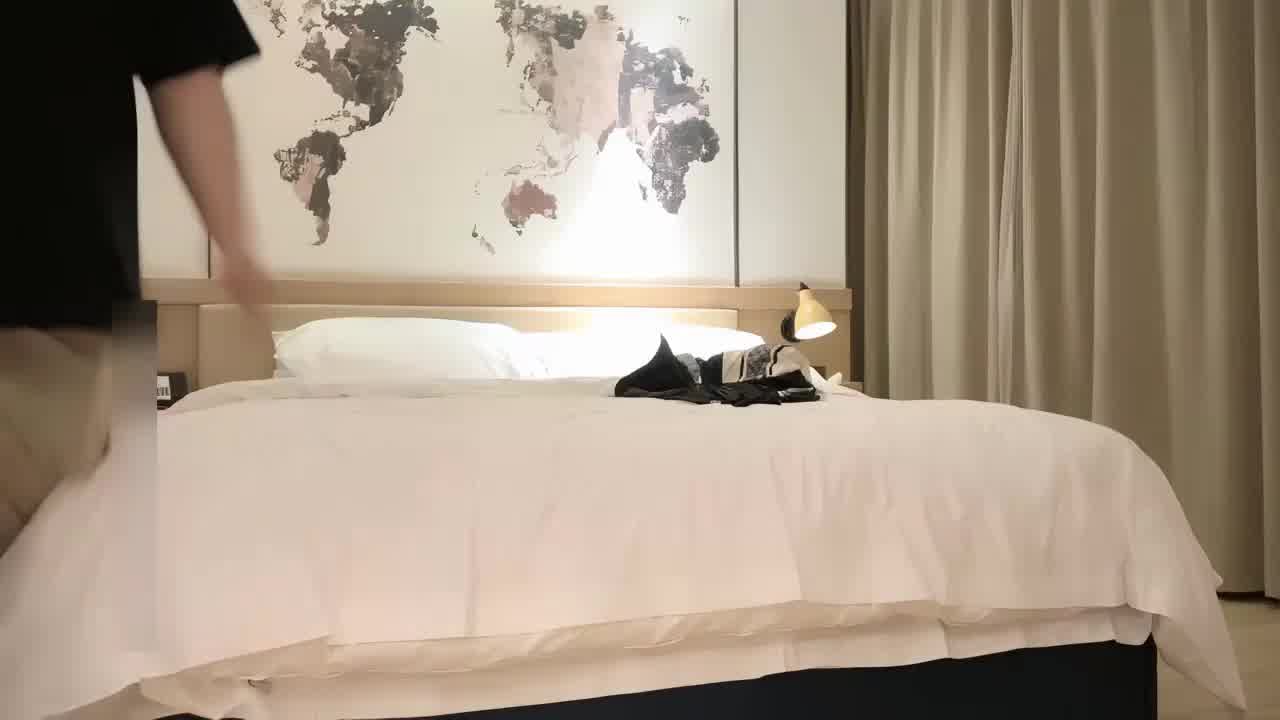  【给鸡吓坏了，套子都干逼里面了】小穴淫水拉丝，整根插入瞬间爽的美女啊啊大叫，佳片推荐啊看的鸡吧梆硬！ 的剧照4