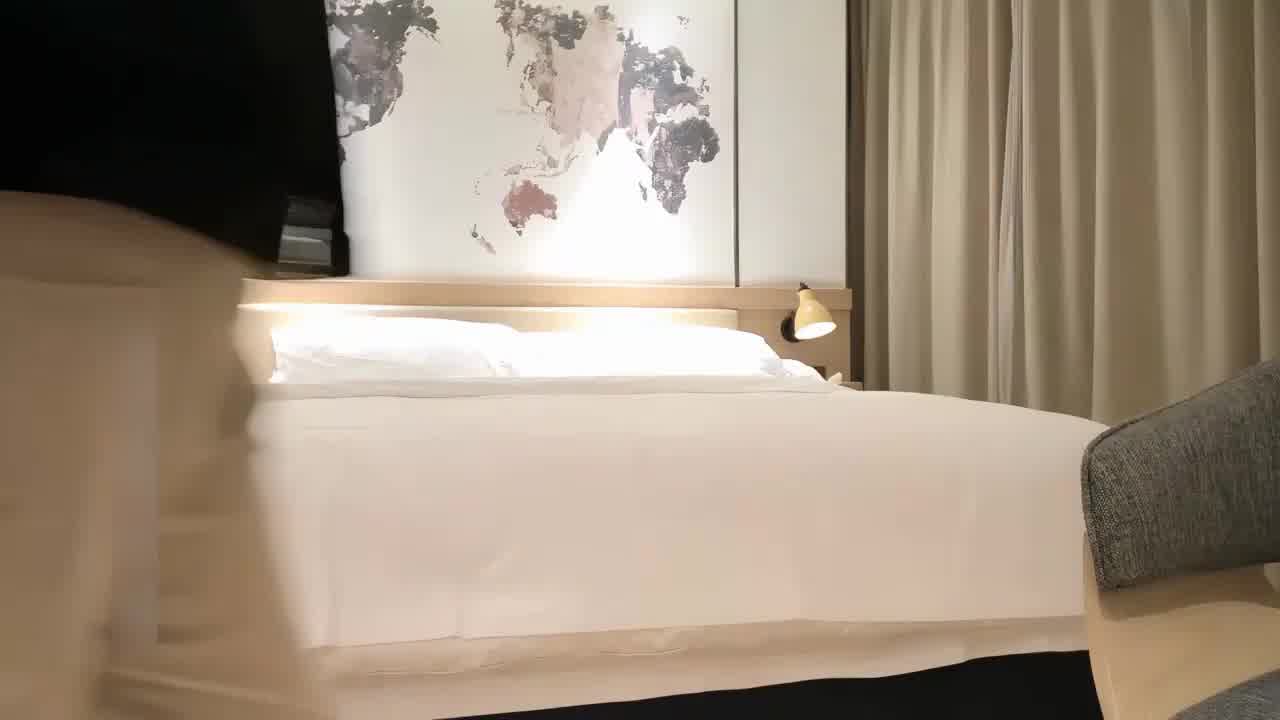  【给鸡吓坏了，套子都干逼里面了】小穴淫水拉丝，整根插入瞬间爽的美女啊啊大叫，佳片推荐啊看的鸡吧梆硬！ 的剧照6