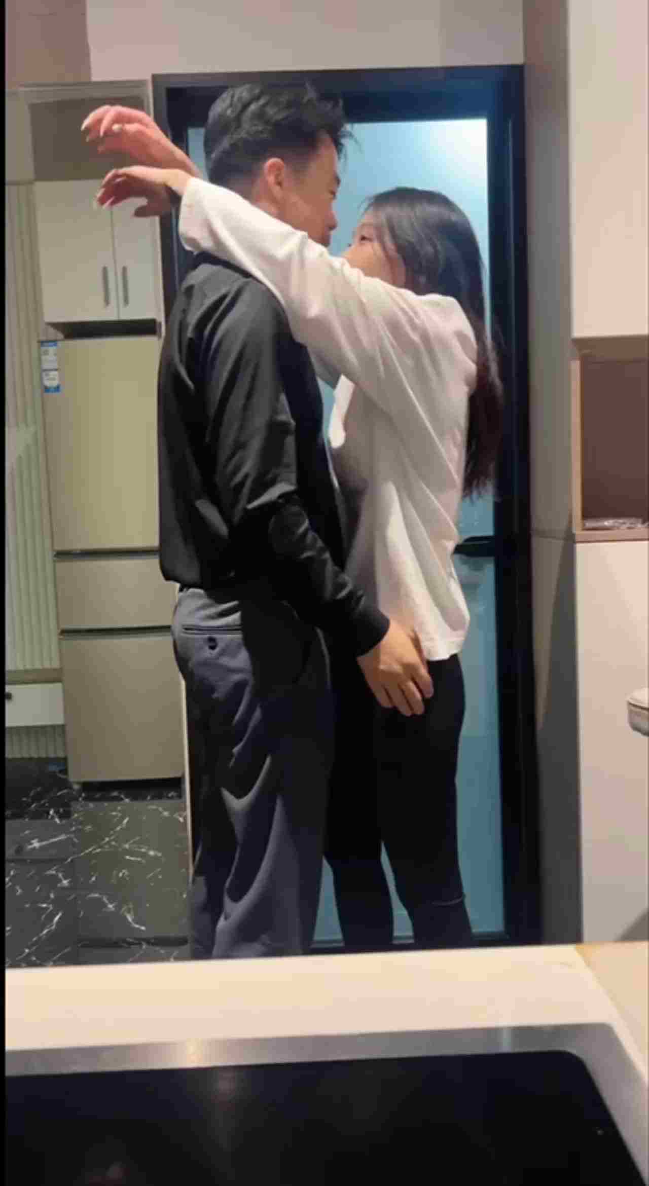  跟风前期特别火的开关灯 随抖音风潮搞了个 真刺激 的剧照8