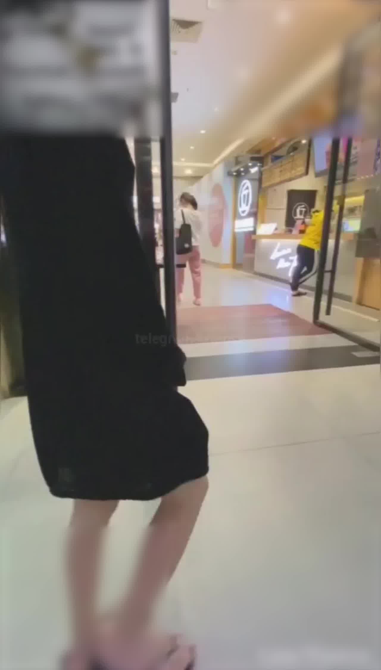  嫩屄少女冯姗姗户外露出母狗调教 的剧照4