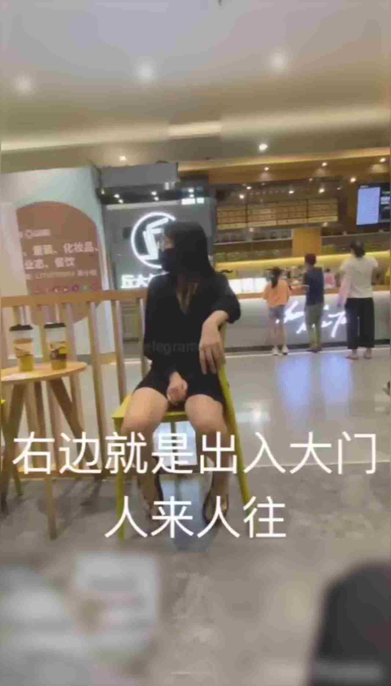  嫩屄少女冯姗姗户外露出母狗调教 的剧照9