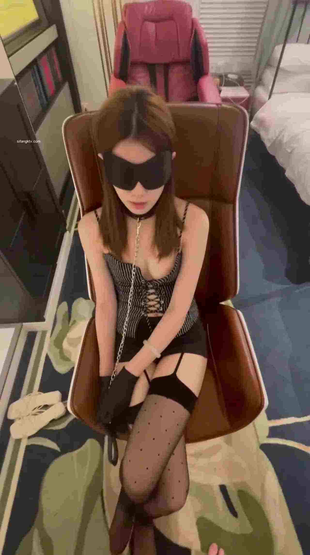  我家小母狗不听话 抬头起来挨打 的剧照7