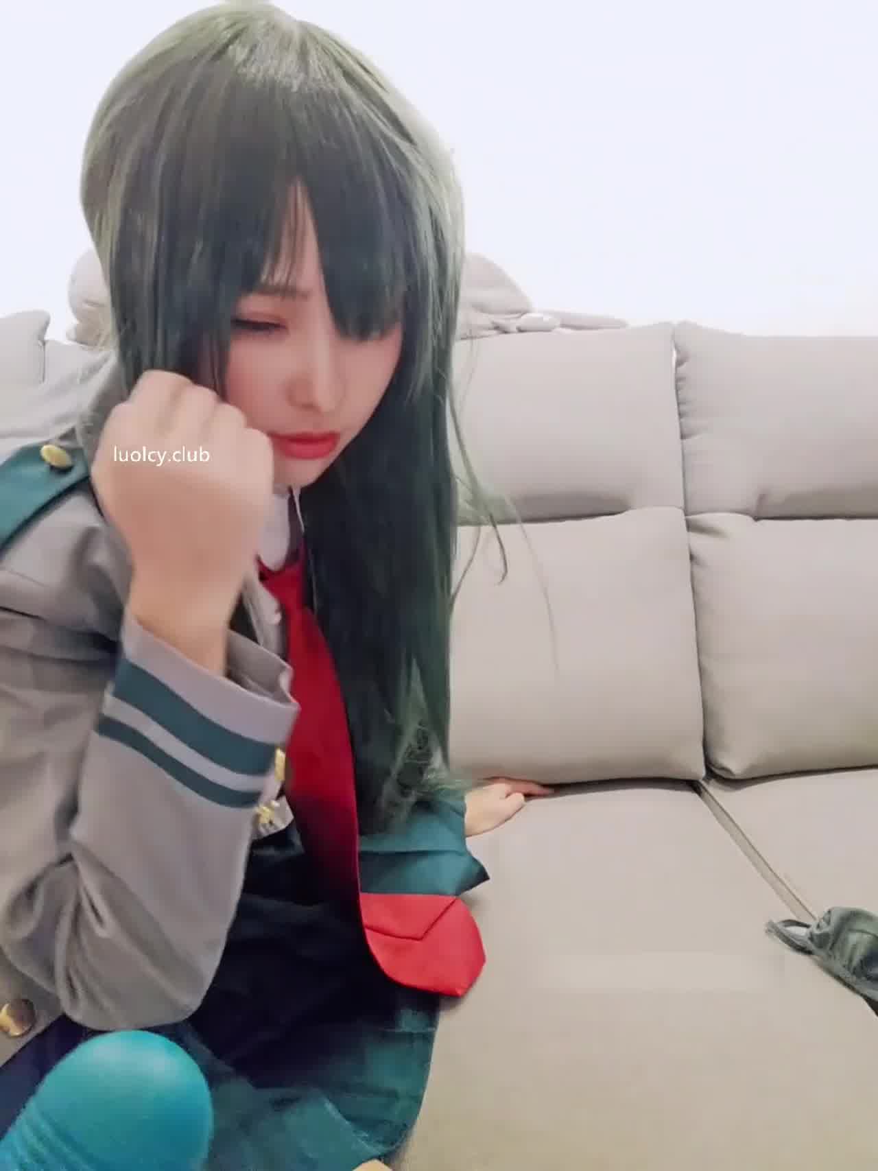  【不是哥你刚操3分钟就射了？这么漂亮的cos只能自己自慰】我见过最废物的金主，刚用力操几下就出来了 的剧照2