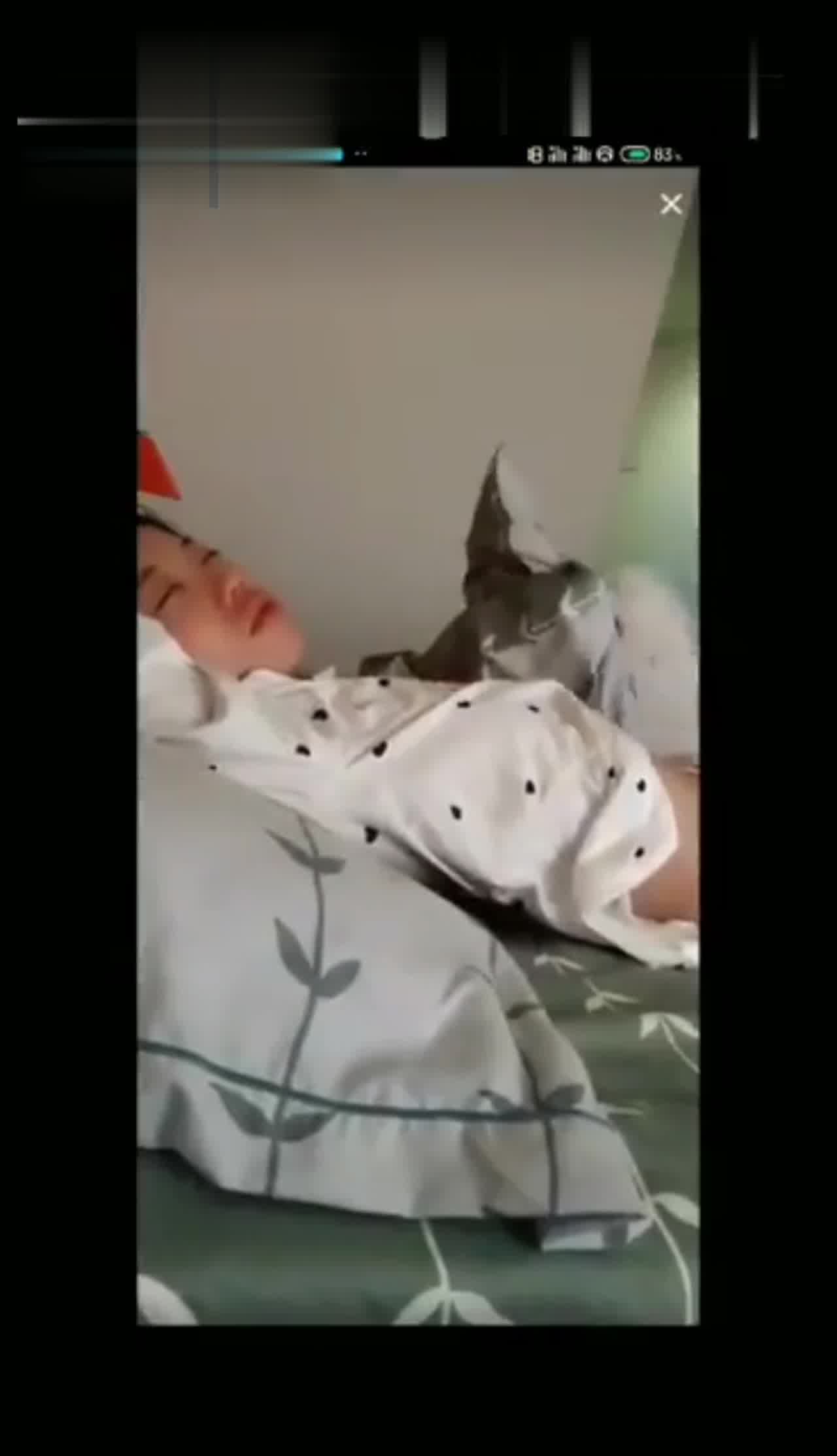  抖音快手走光系列-睡觉露奶 的剧照10