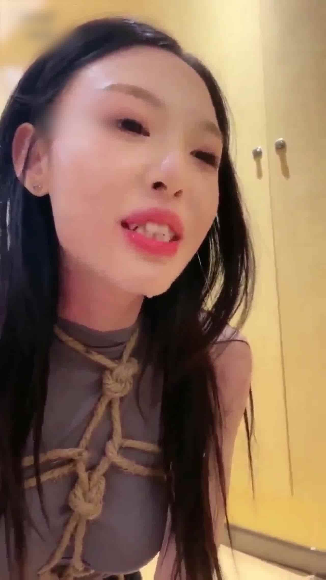  情纯妹妹辣妹姐姐女女性爱调教 的剧照3