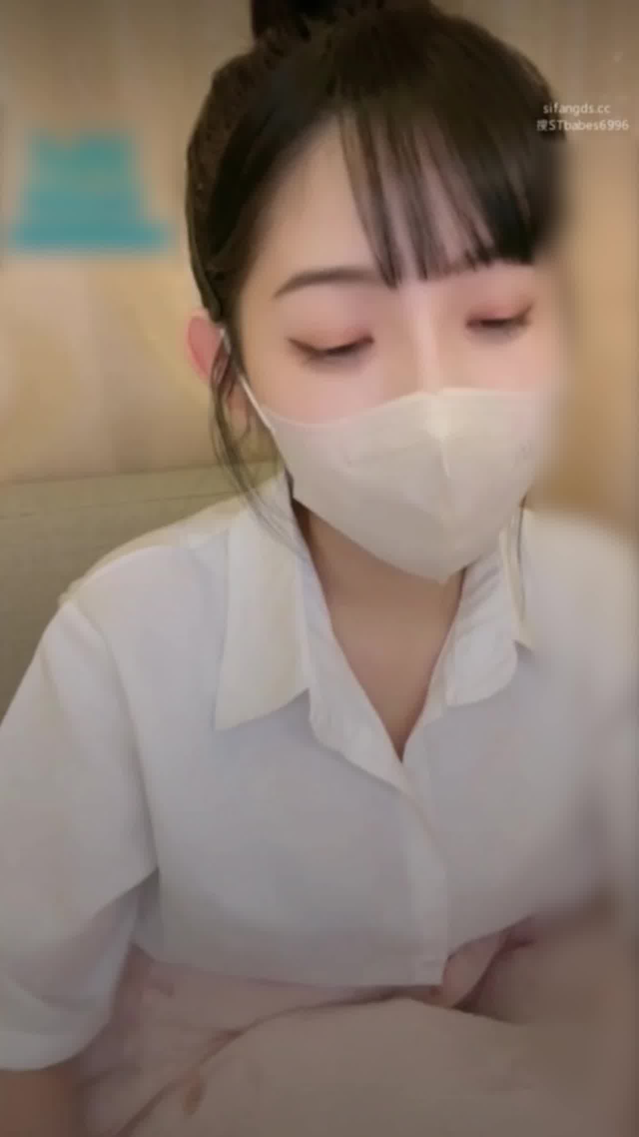  清纯系网红直播自慰 身体超粉嫩 的剧照3