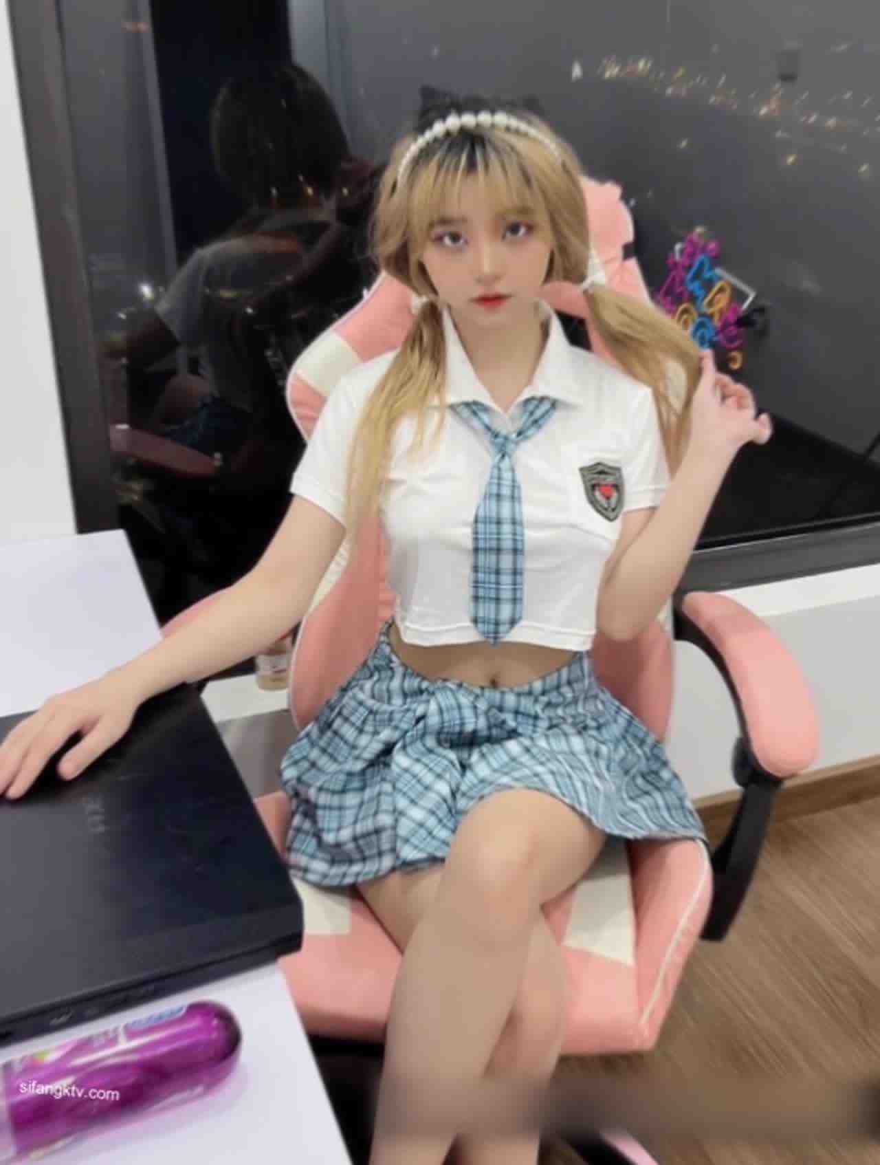  linh 福利甄选小姐姐反差清纯校园仙女范脱了就变了样 的剧照8