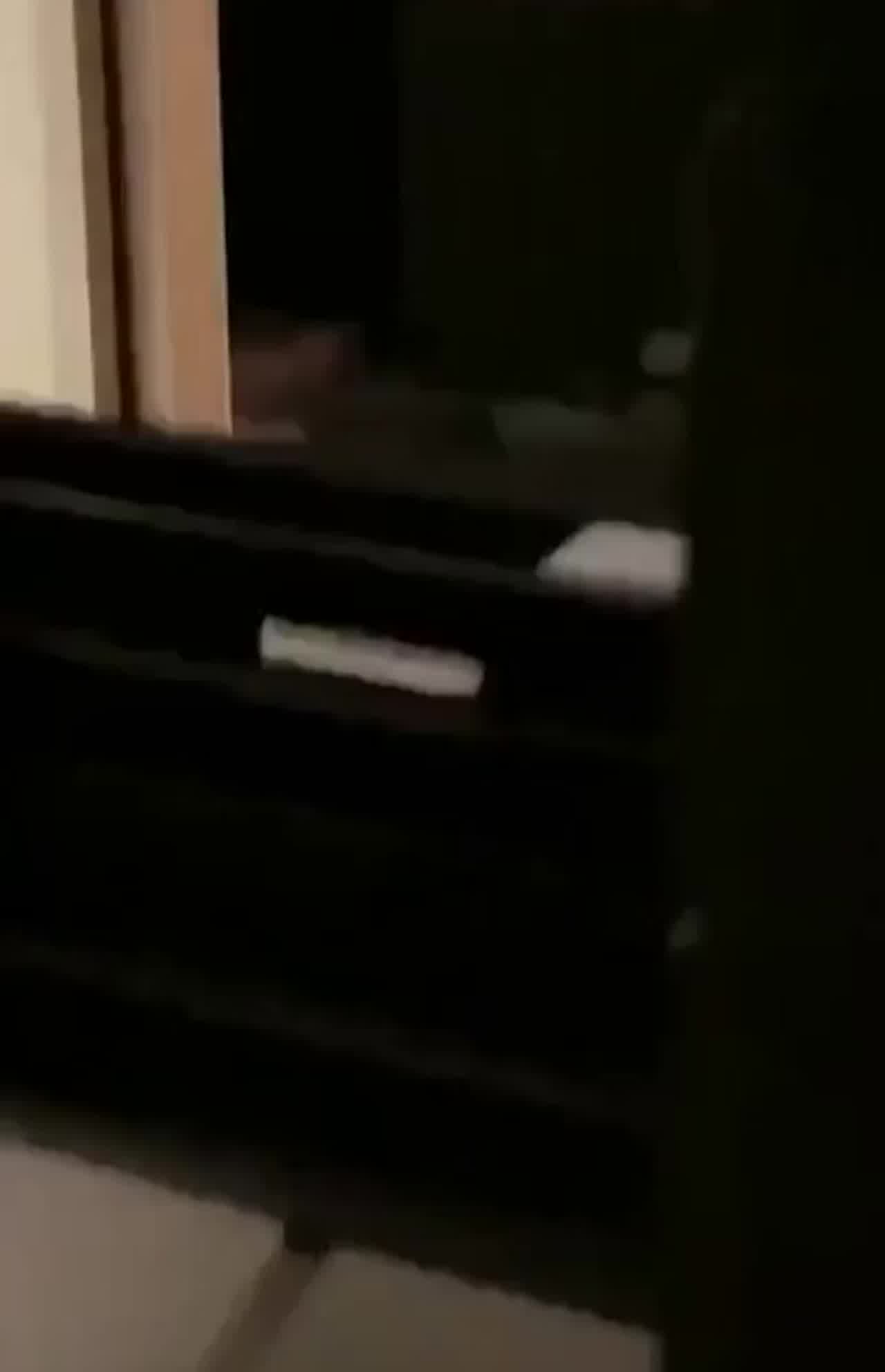  室友悄悄的回家却还是浑然不自知被录下来了 的剧照5