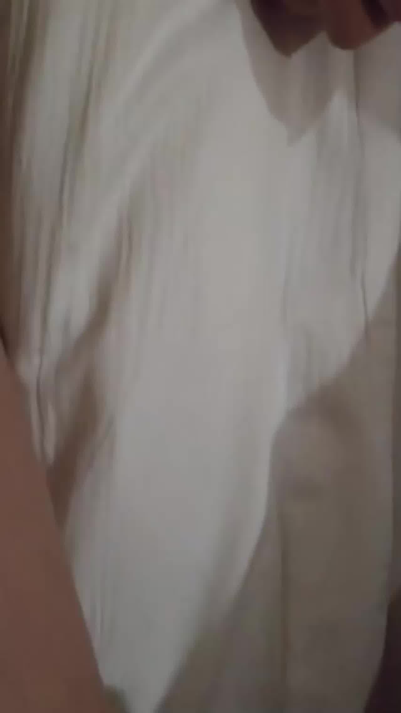  上学时遥不可及的校花，同学聚会时再次遇到，直接灌醉带走迷奸 的剧照9